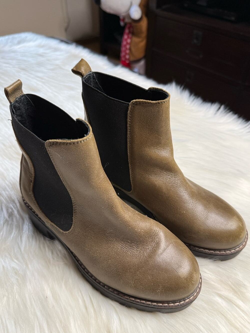 Anthropologie Olive Brown Leather Dale Chelsea Lug Sole Ankle Boots